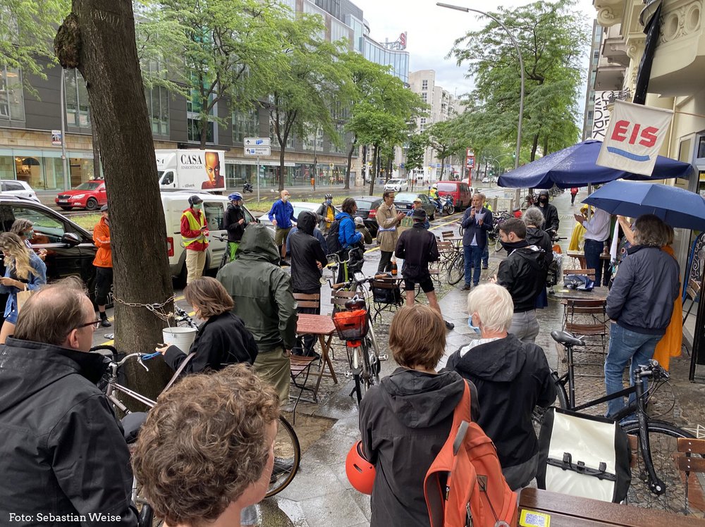 Eröffnung des Pop-Up-Radstreifens auf der Kantstraße